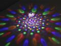 Ujuv LED valgusti mitmevärviline